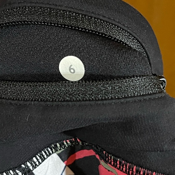 Lululemon Speed Shorts in Pop Cut Boom Juice 6 - Picture 4 of 4